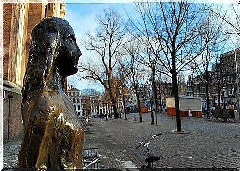 Anne Frank statue