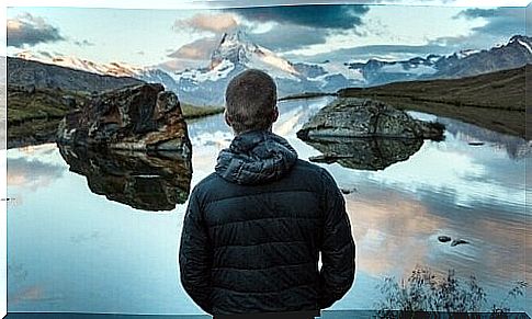 Boy in front of a lake as a symbol of the art of feeling good about yourself