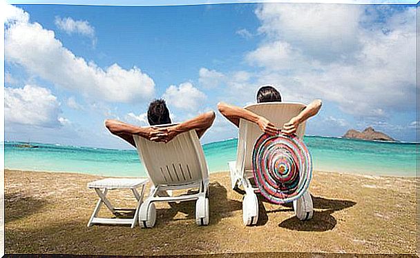 couple-at-the-beach