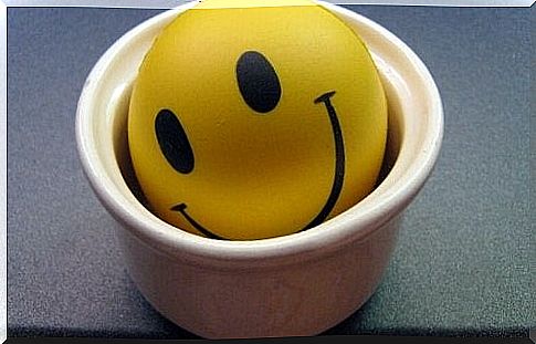 A mug with happy emoticon