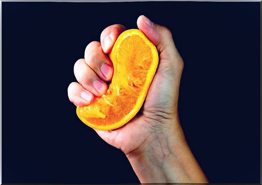 The metaphor of the orange: how do we react to provocations?